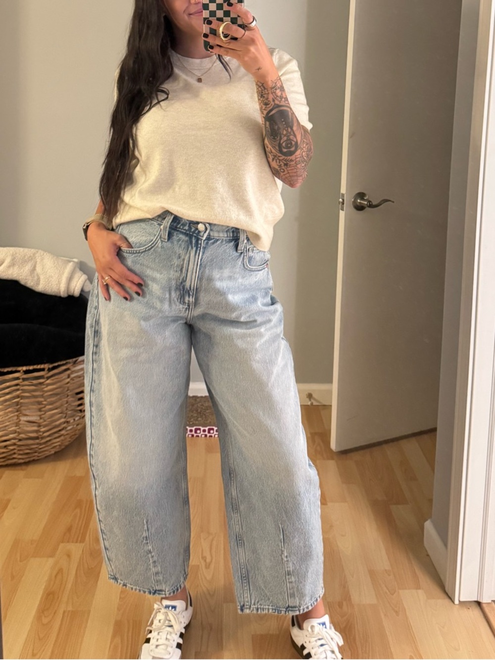 Universal Thread Light Wash Barrel Jeans